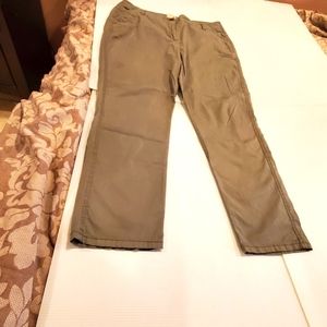 Chico's Skimmer High Rise Green Pants  2P = 12P .
